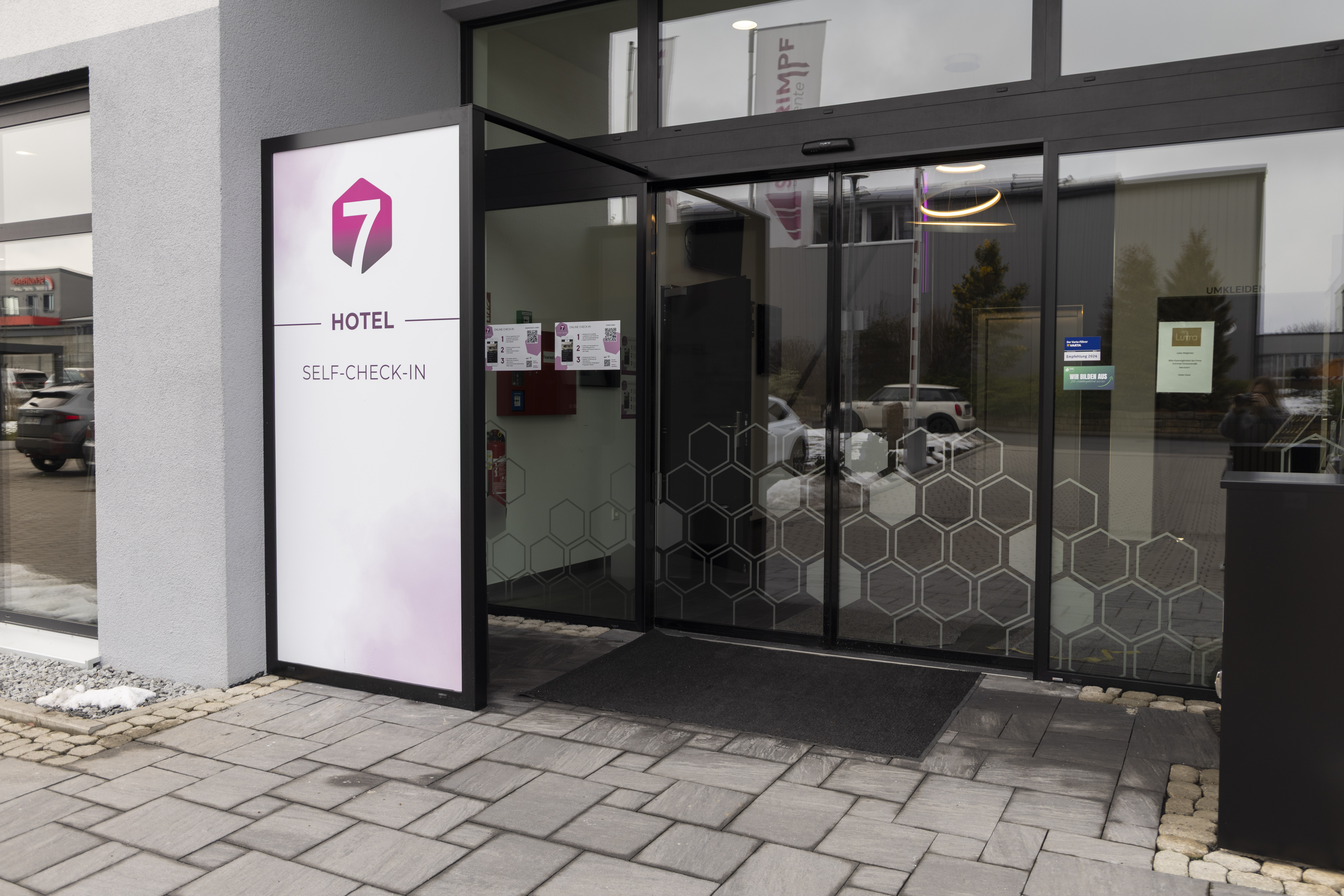 Digital & persönlich – Self-Check-in Kiosk